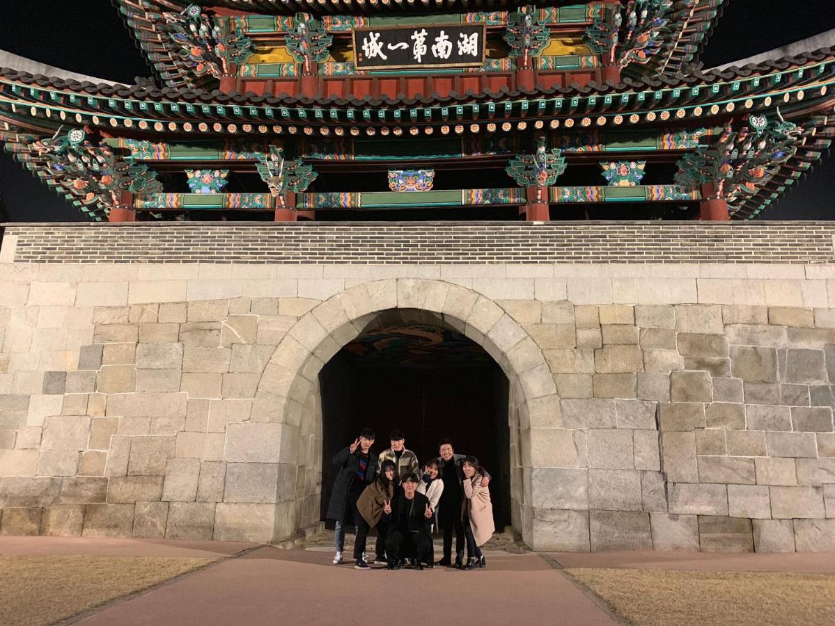 One Percent Hostel Jeonju Ngoại thất bức ảnh